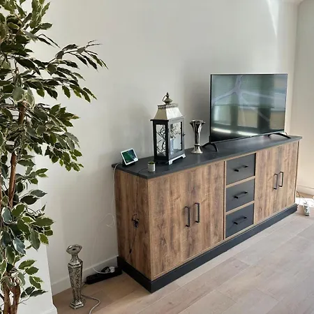 شقة Aan Zee En Stad, Super Locatie En Volledig Gerenoveerd!